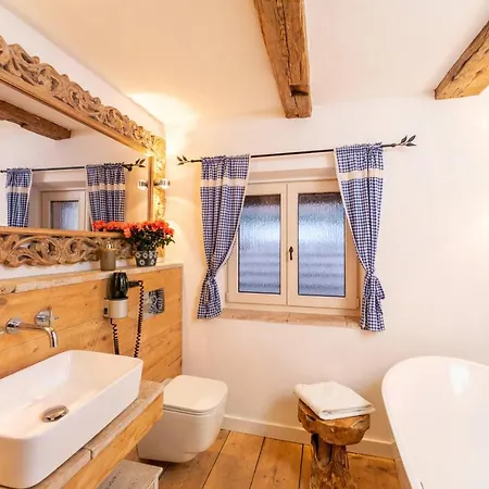 Exklusives Alpenchalet Mit Jacuzzi & Sauna Fuer Bis Zu 10 Personen