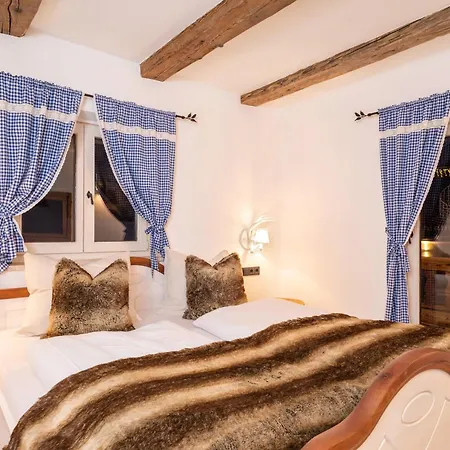 Chalet Exklusives Alpenchalet Mit Jacuzzi & Sauna Fuer Bis Zu 10 Personen *